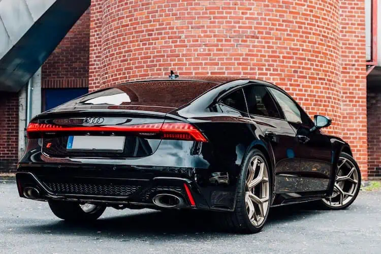 Seitenansicht hinten vom Audi RS7 Performance in Dortmund