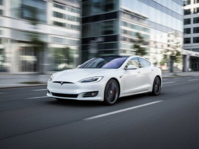 Tesla Model S mieten in Berlin hero