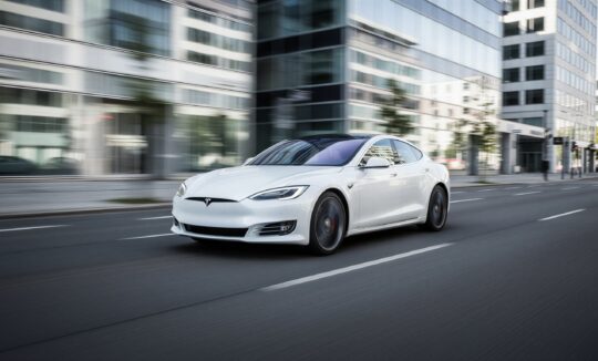 Tesla Model S mieten in Berlin hero