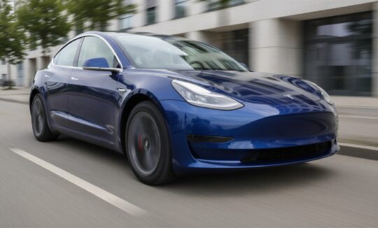 Tesla Model 3 Standard Plus mieten in Berlin hero