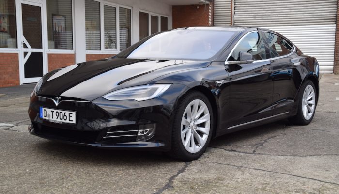 Tesla Model S mieten in Düsseldorf