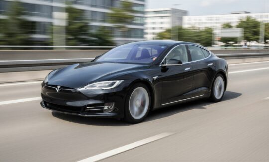 Tesla Model S Mieten in Düsseldorf hero