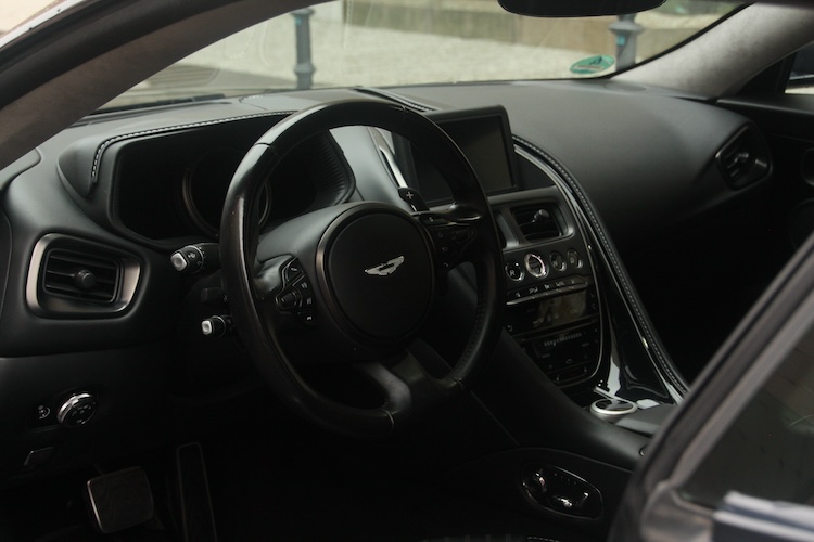 Interior vom Aston Martin DB11 in Berlin