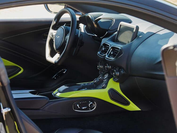 Aston Martin New Vantage mieten in Frankfurt
