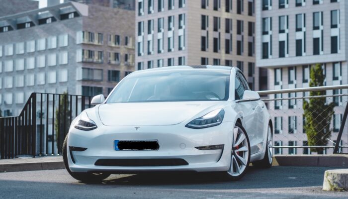 Tesla Model 3 Performance mieten in Frankfurt