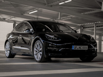 Tesla Model 3 Performance mieten in Frankfurt