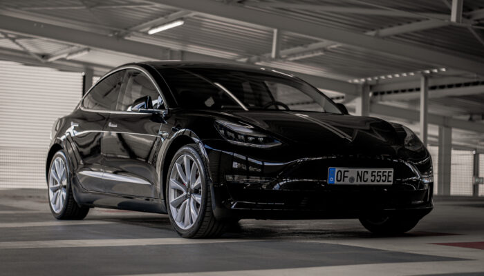 Tesla Model 3 Performance mieten in Frankfurt