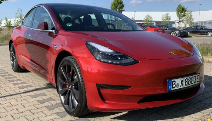 Tesla Model 3 Performance mieten in Berlin