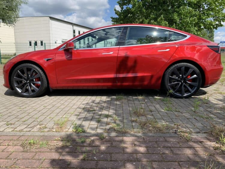 Tesla Model 3 Performance mieten in Berlin