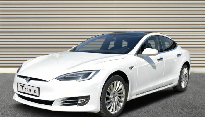 Tesla Model S mieten in Sachsen