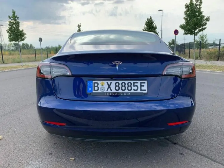 Tesla Model 3 Standard Plus mieten in Berlin