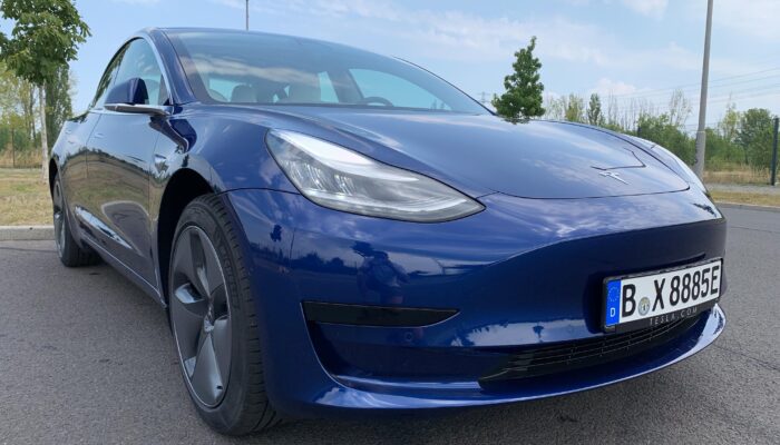 Tesla Model 3 Standard Plus mieten in Berlin