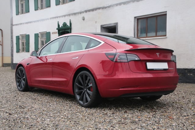 Tesla Model 3 Performance mieten bei Augsburg