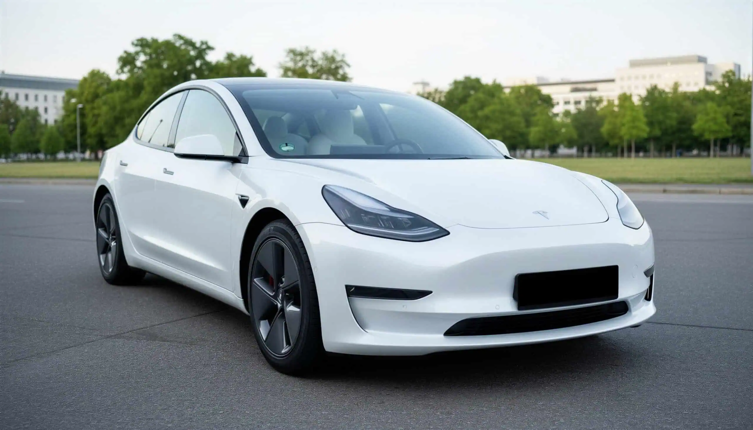 Tesla Model 3 mieten in Stuttgart hero