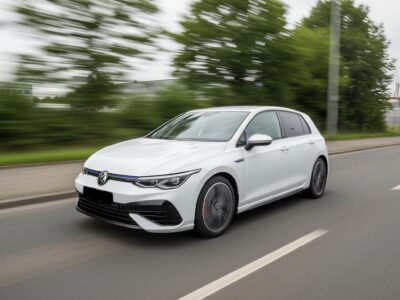 VW Golf 8 R mieten in Göttingen hero