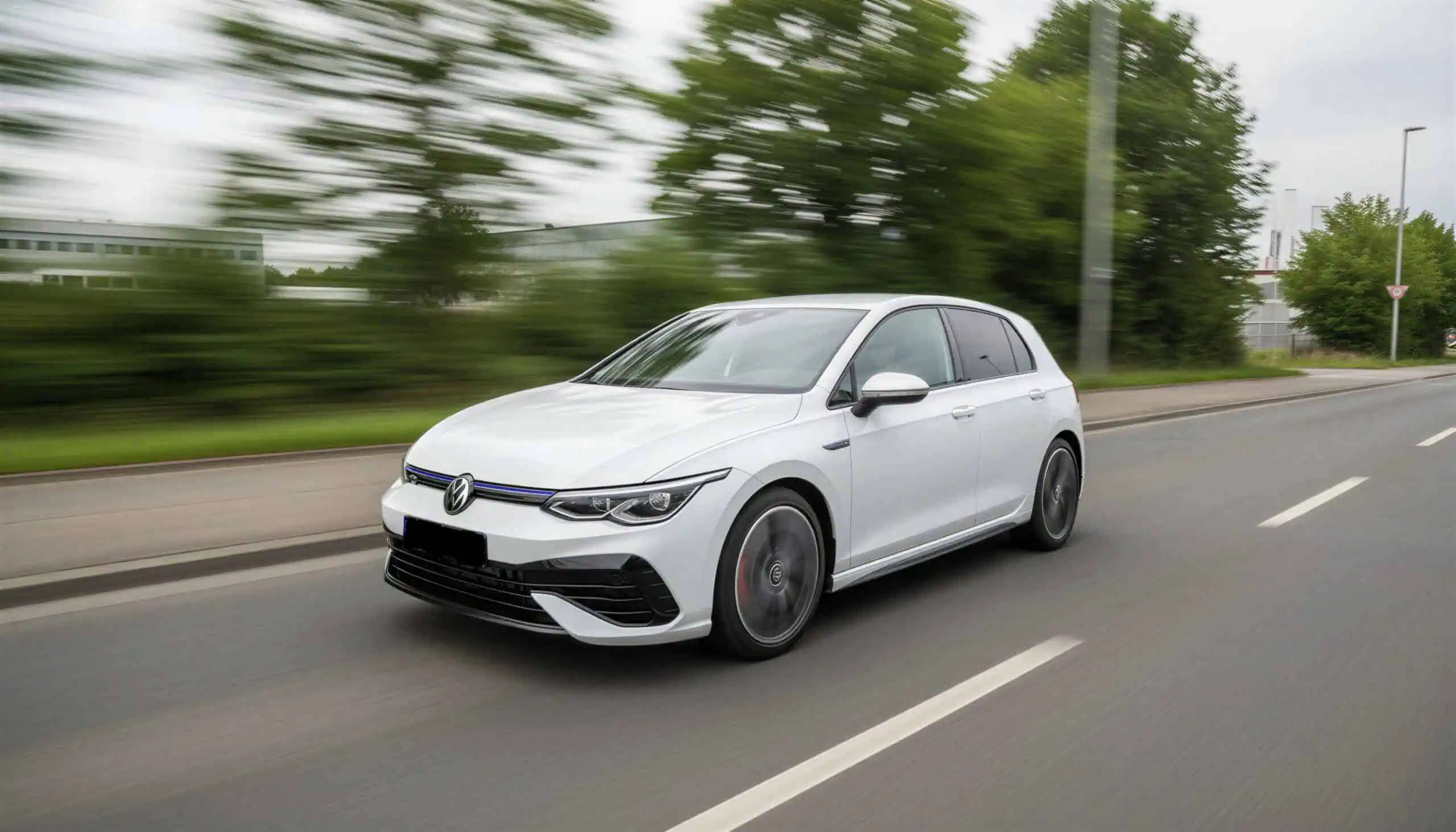 VW Golf 8 R mieten in Göttingen hero