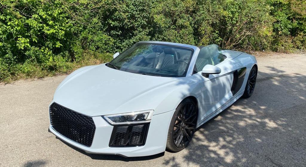 Audi R8 v10 Spyder mieten 1