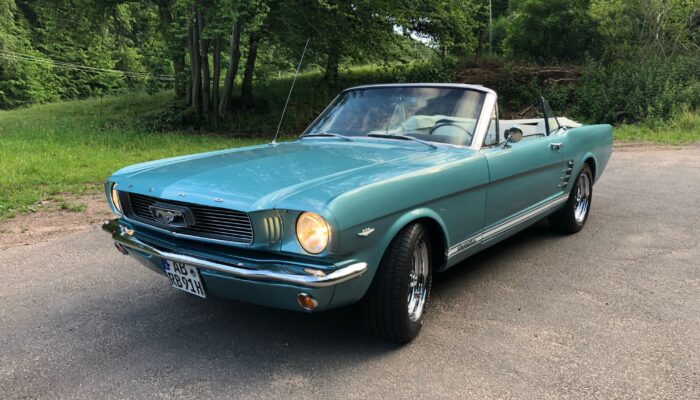 Ford Mustang Oldtimer mieten in Frankfurt