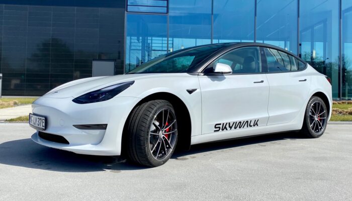 Tesla Model 3 Performance Plus mieten in Frankfurt