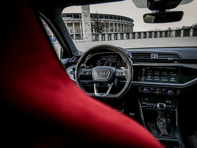 Audi RSQ3 mieten in Berlin