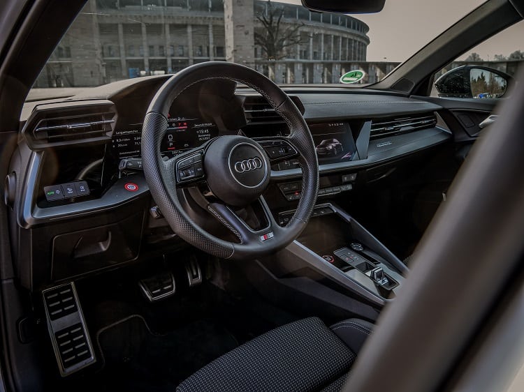 Audi S3 Limousine mieten in Berlin