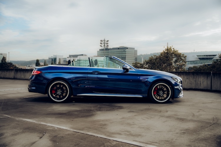 Seitenansicht vom Mercedes C63s AMG Cabrio in Stuttgart