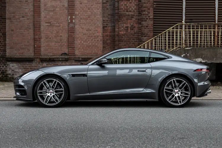 Seitenansicht vom Jaguar F-Type R in Dortmund