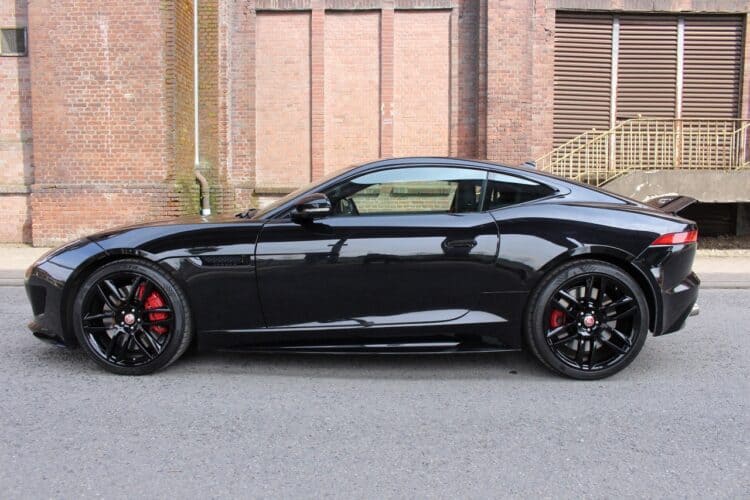 Jaguar F-Type R AWD mieten in Dortmund