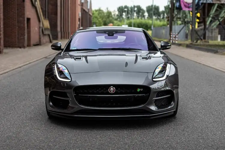 Front vom Jaguar F-Type R in Dortmund