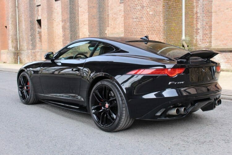 Jaguar F-Type R AWD mieten in Dortmund