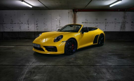 Porsche 992 Carrera 4S Cabrio mieten in Frankfurt