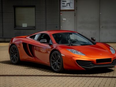 McLaren MP4-12C mieten in Magdeburg