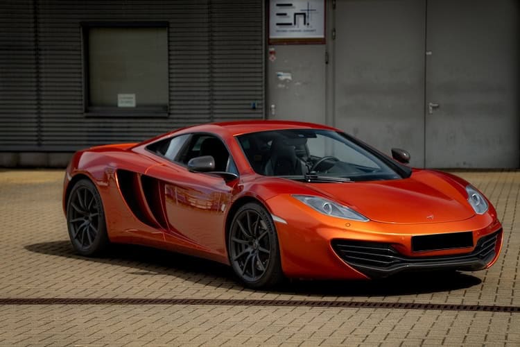 McLaren MP4-12C mieten in Magdeburg