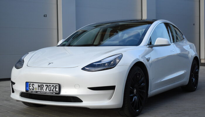 Tesla Model 3 mieten in Stuttgart