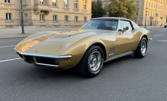 Corvette C3 Stingray mieten in Berlin hero