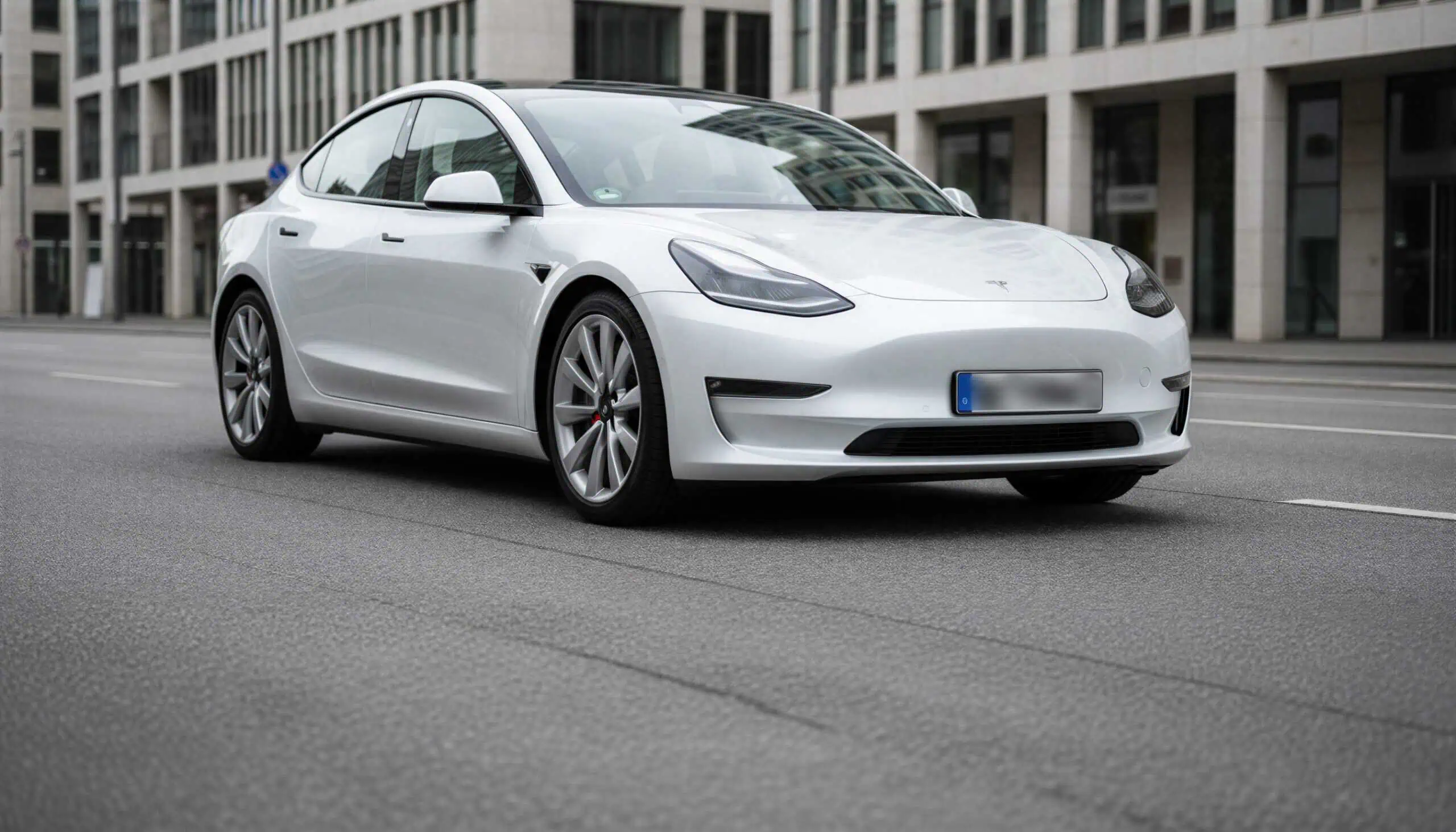 Tesla Model 3 mieten in Stuttgart hero