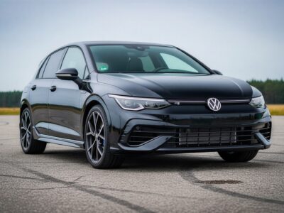 VW Golf 8 R mieten in Greifswald hero