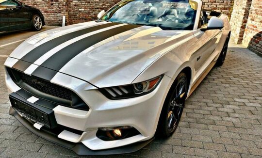 Ford Mustang GT Cabrio mieten in Dortmund