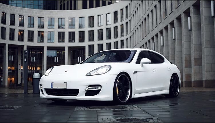 Porsche Panamera Turbo mieten in Frankfurt