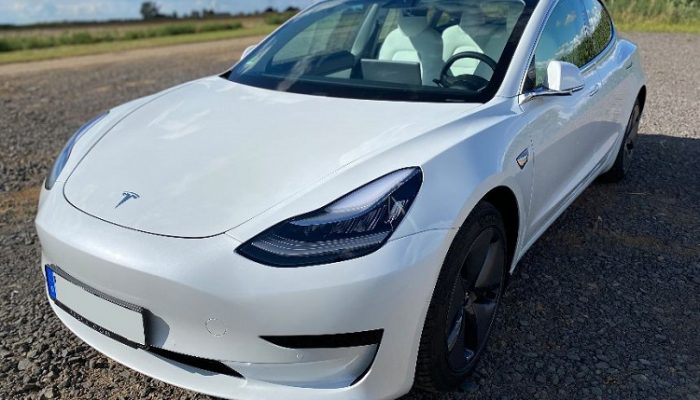Tesla Model 3 mieten in Köln