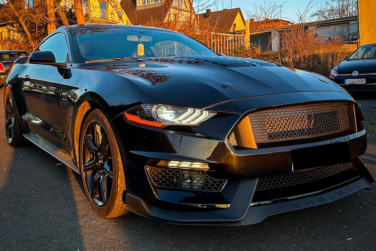 Ford Mustang GT mietend in Köln