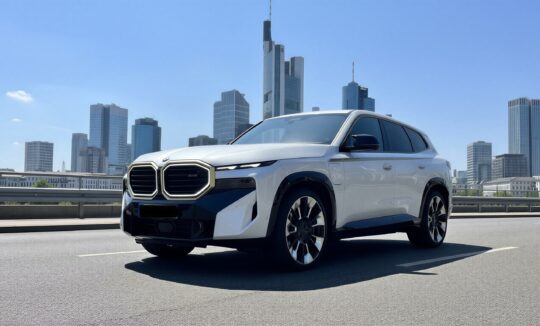 BMW XM mieten in Frankfurt hero