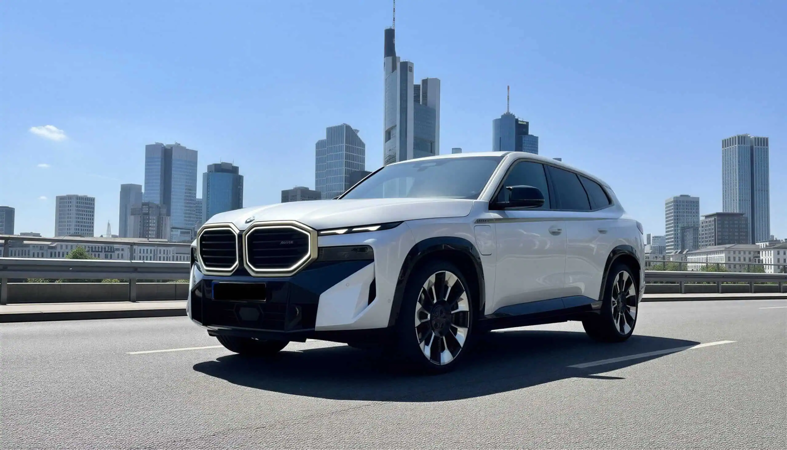 BMW XM mieten in Frankfurt hero
