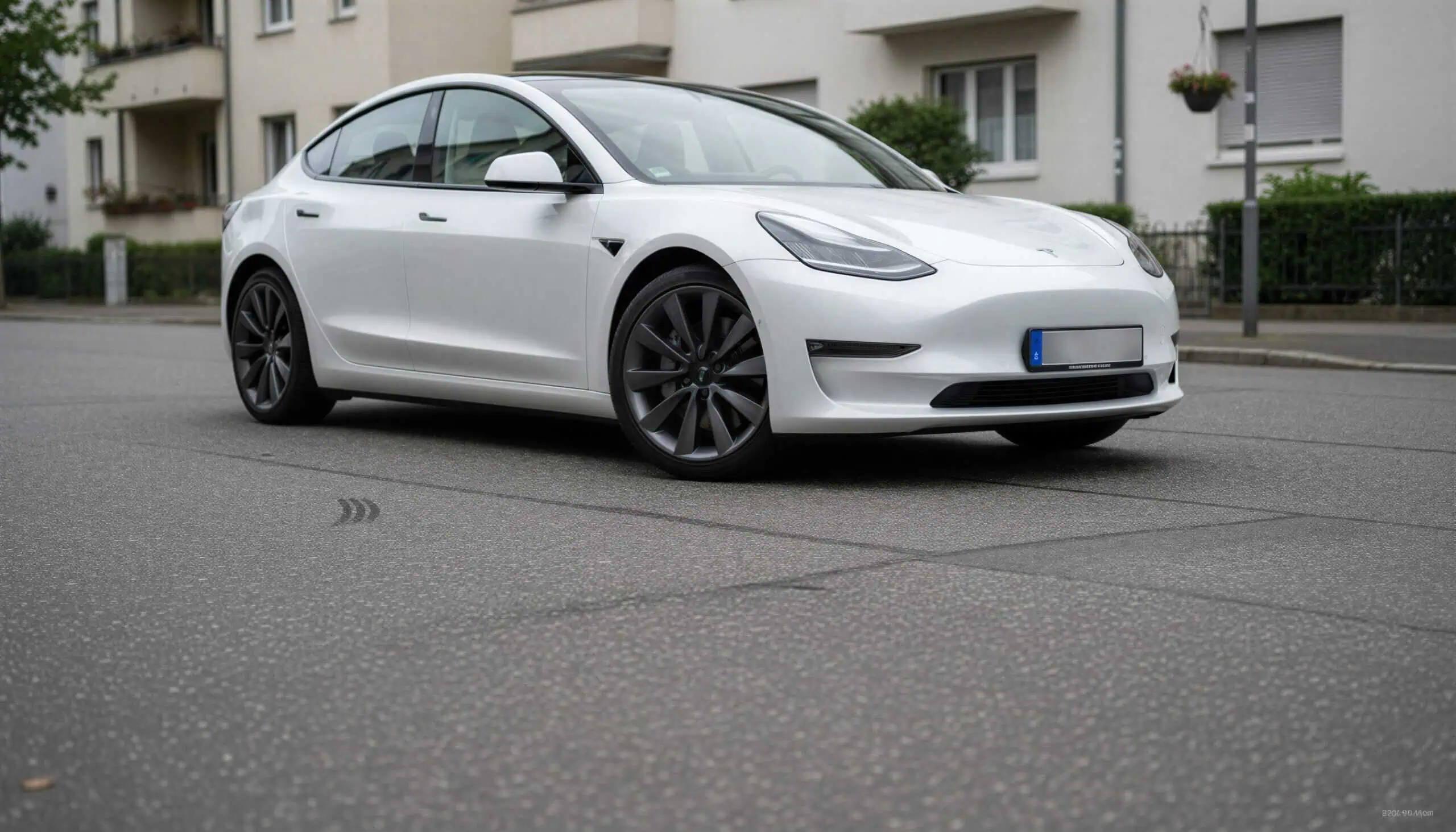 Tesla Model 3 SR Plus mieten in Saarbrücken hero
