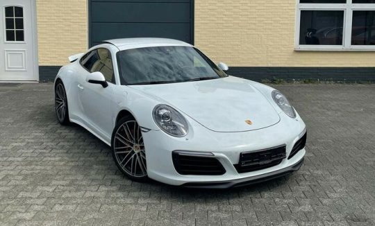 Porsche 911 Carrera 4S mieten in Düsseldorf