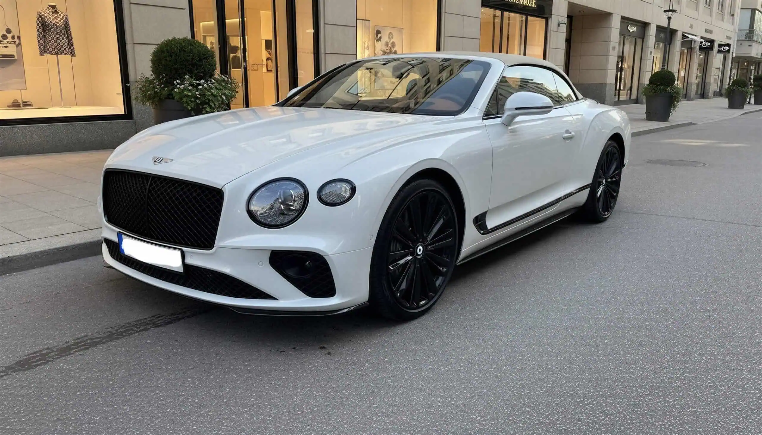 Bentley Continental GTC Speed mieten in München hero