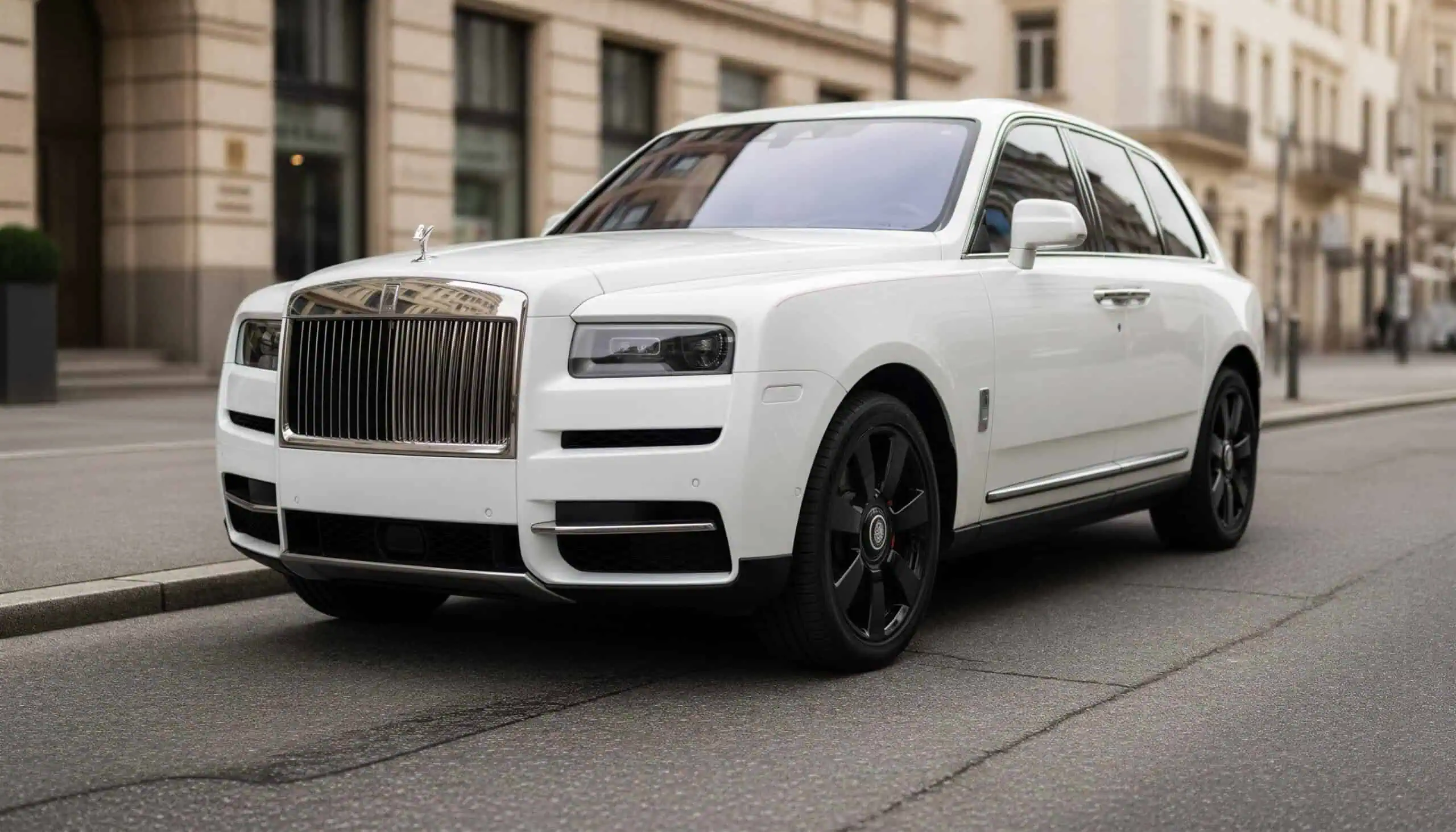Rolls Royce Cullinan mieten in München hero