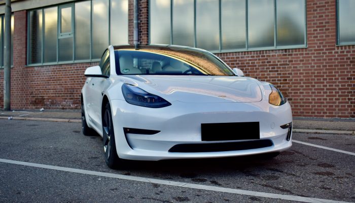 Tesla Model 3 Long Range mieten in Stuttgart