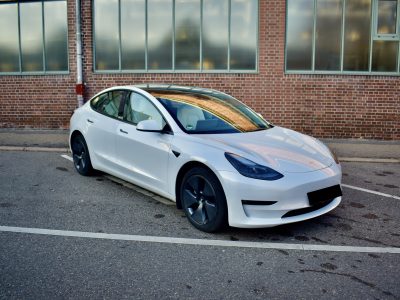 Tesla Model 3 Long Range mieten in Stuttgart