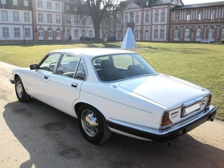 Jaguar XJ6 Oldtimer (1984) mieten in Frankfurt